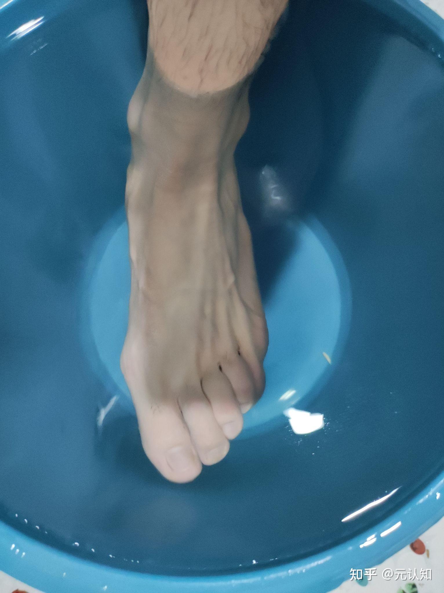 男生的脚什么样算好看?