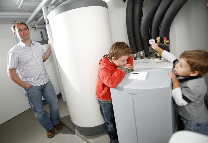 空气源热泵中央热水采暖项目在各大高校广泛应用