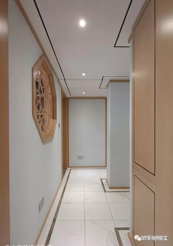 室外过道正对入户门,室内走廊较长,如何装修? - 知乎