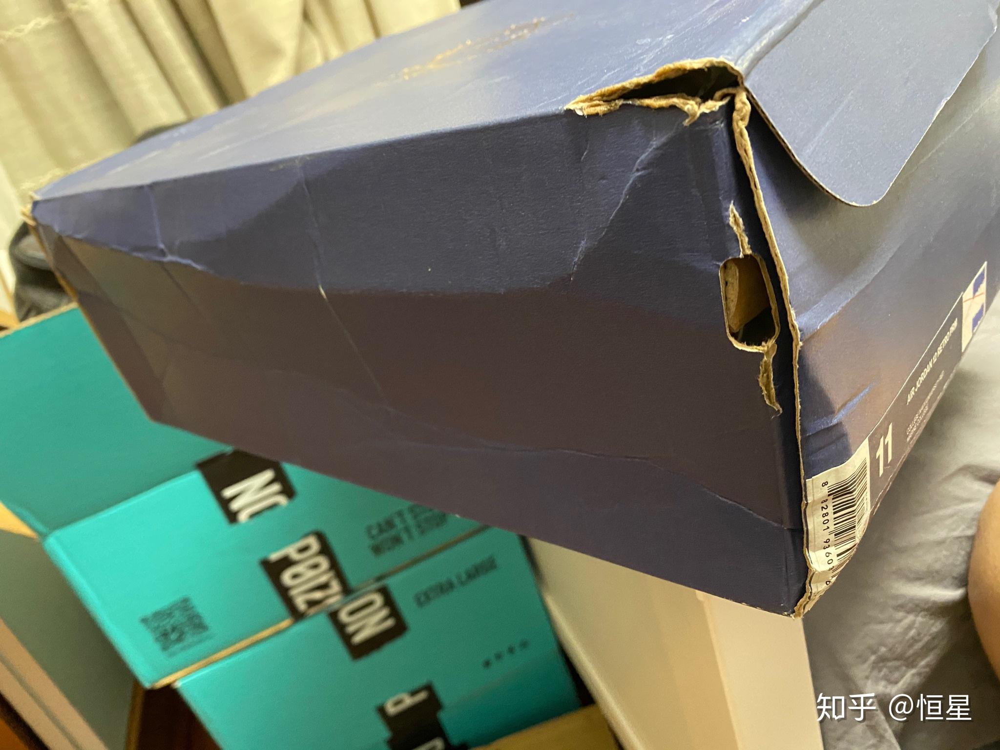 dunk冰雪奇缘鞋盒被戳破一点皮可以过得物吗