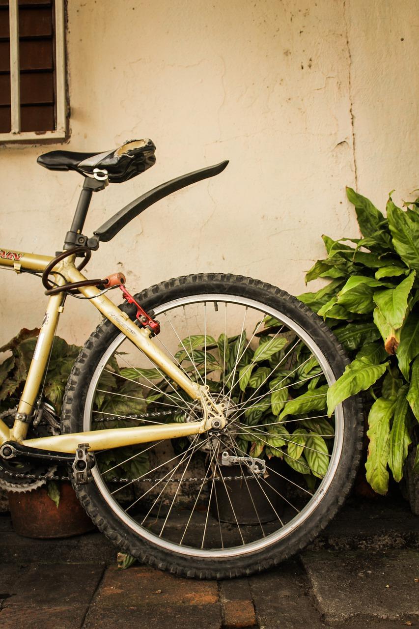 橡胶受热多少度