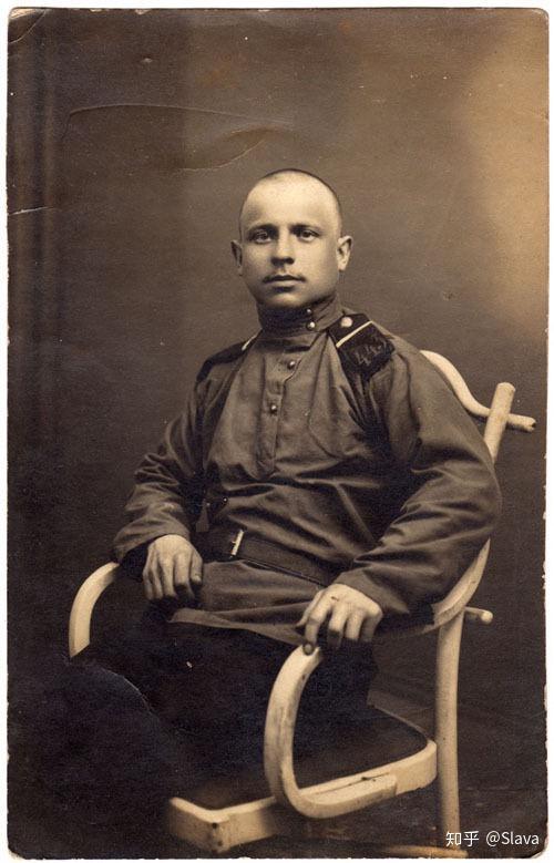 苏联以及沙俄时期有实行过如图所示的侧开襟套头衫军服么? - 知乎