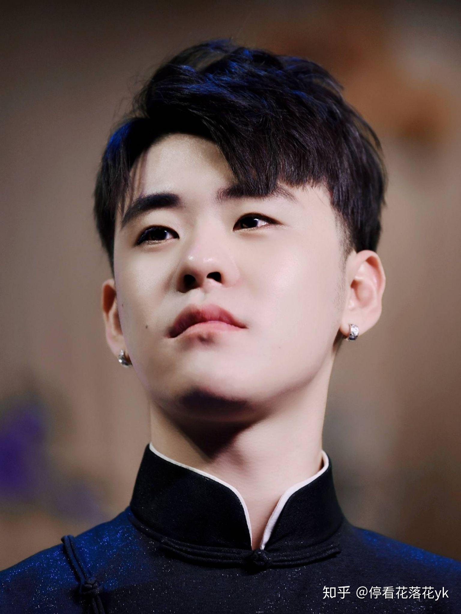 你有哪些喜欢的张云雷大褂耳钉的造型场景