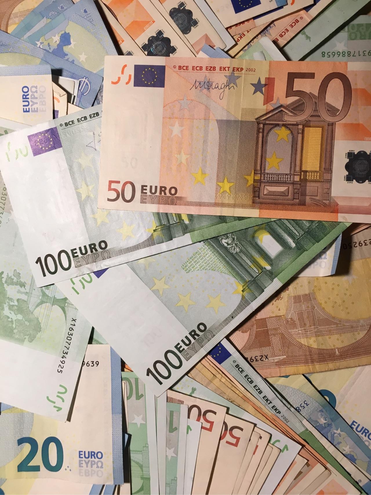 旧钞票的味道为什么都差不多？ - 上班打酱油123 的回答- 知乎