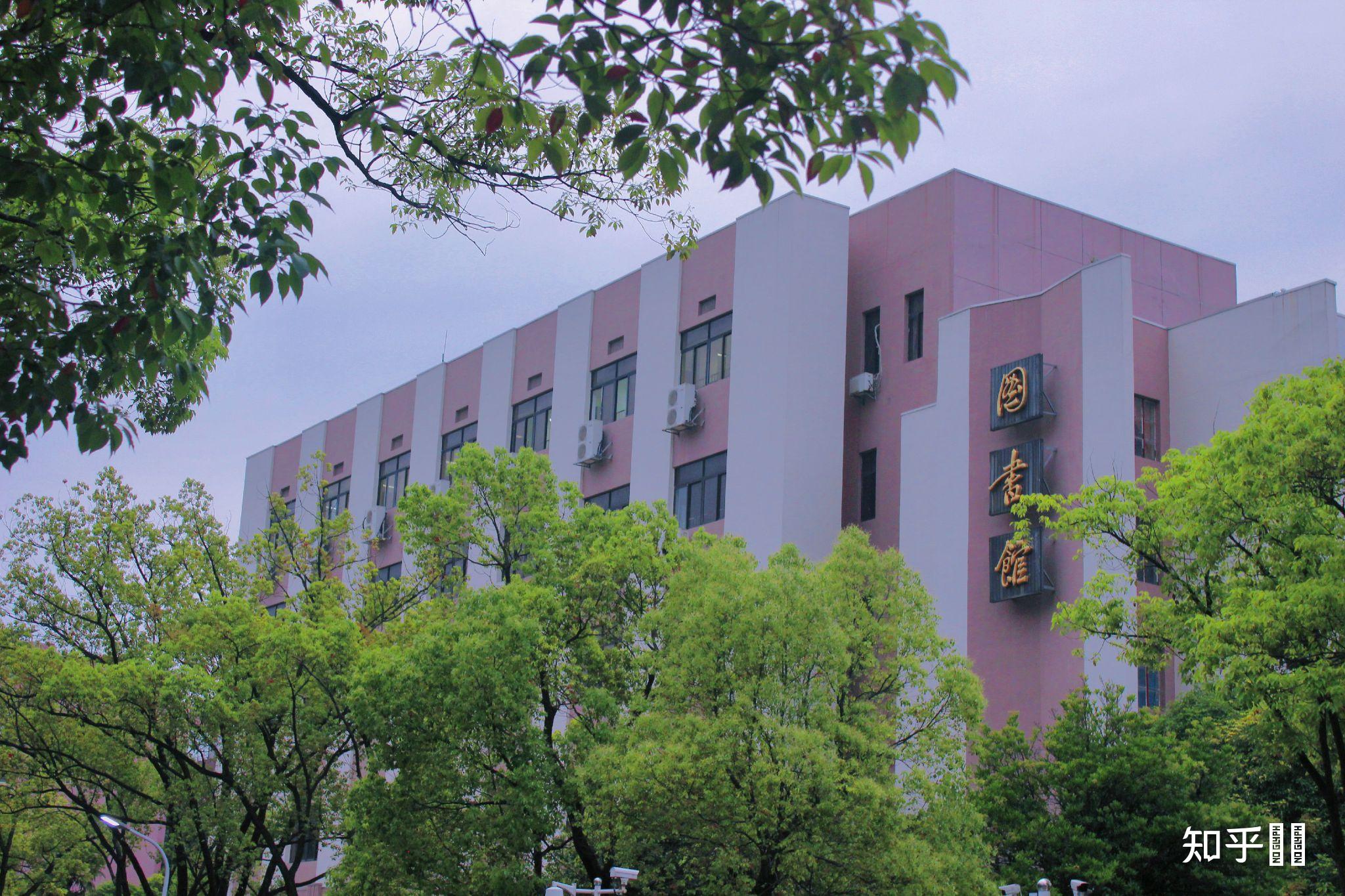 江西电力职业技术学院的学校环境怎么样呢? 宿舍环境?气氛好不好?