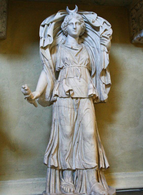 月亮女神塞勒涅这货甚至还骚扰过爱神阿芙洛狄忒,这个可比宙斯还大一