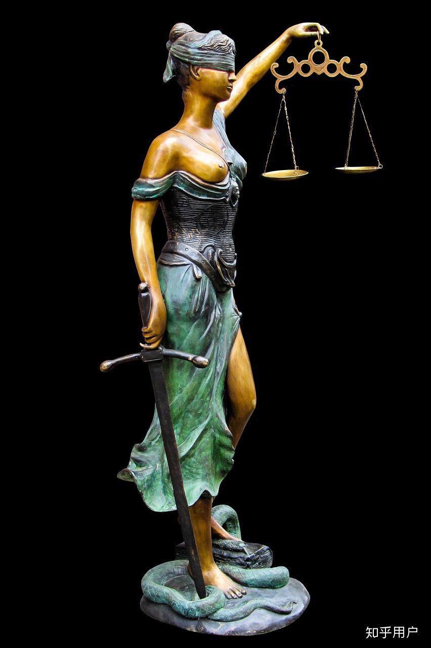 正义女神为什么要蒙眼,一手拿天平,一手持剑?其典故来由是什么?