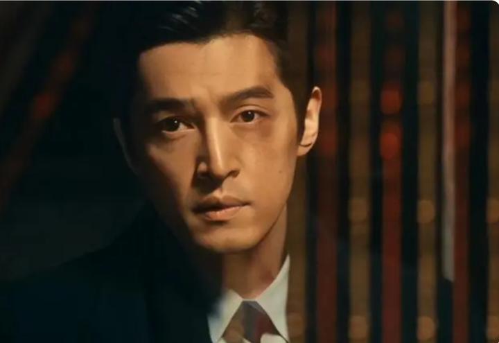 时隔7年胡歌重回央视春晚舞台宝总展现上海人帅气绅士风范