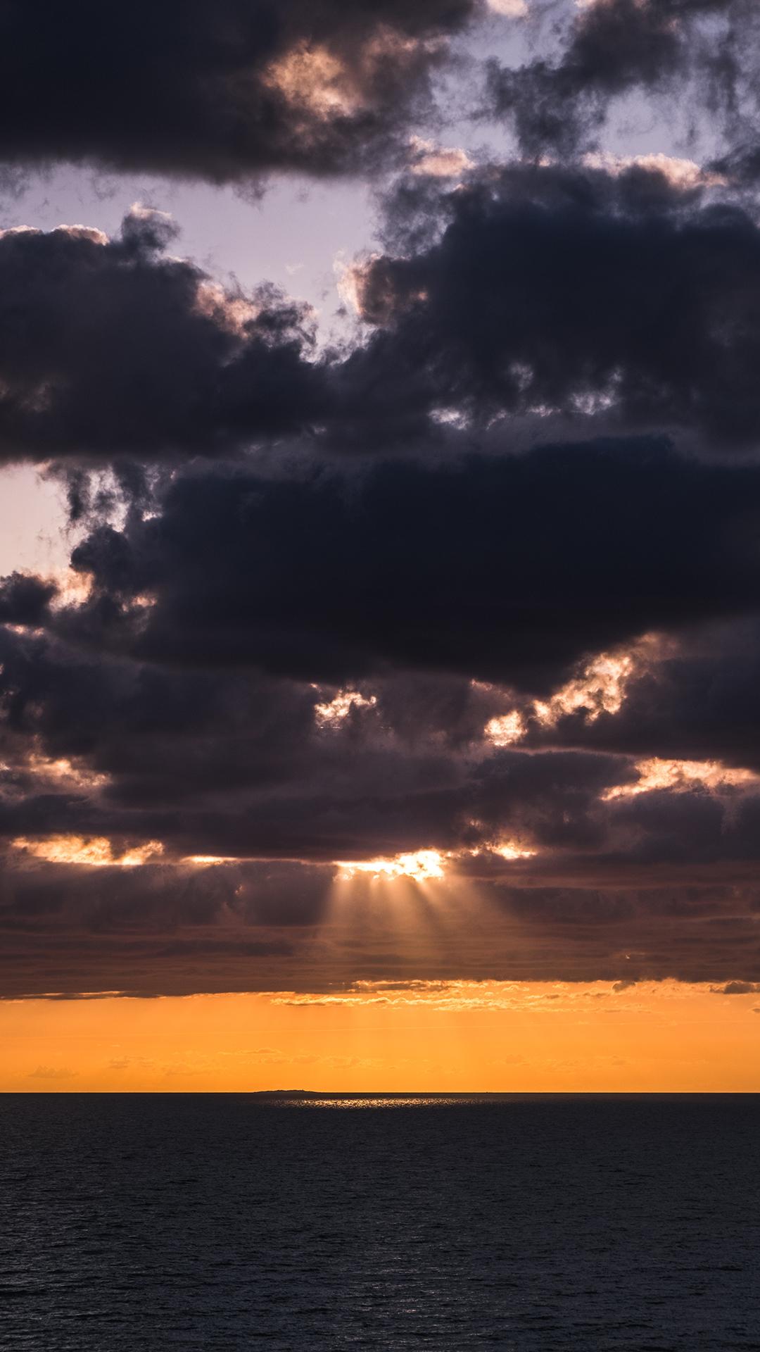 有没有那种乌云密布的全面屏壁纸