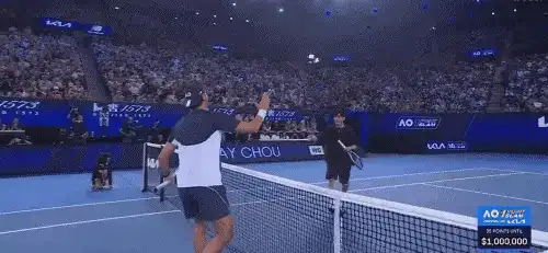 周杰伦澳网一球制胜表演赛首秀，被对手一记 ACE 球直接秒杀，如何评价他此轮表现？