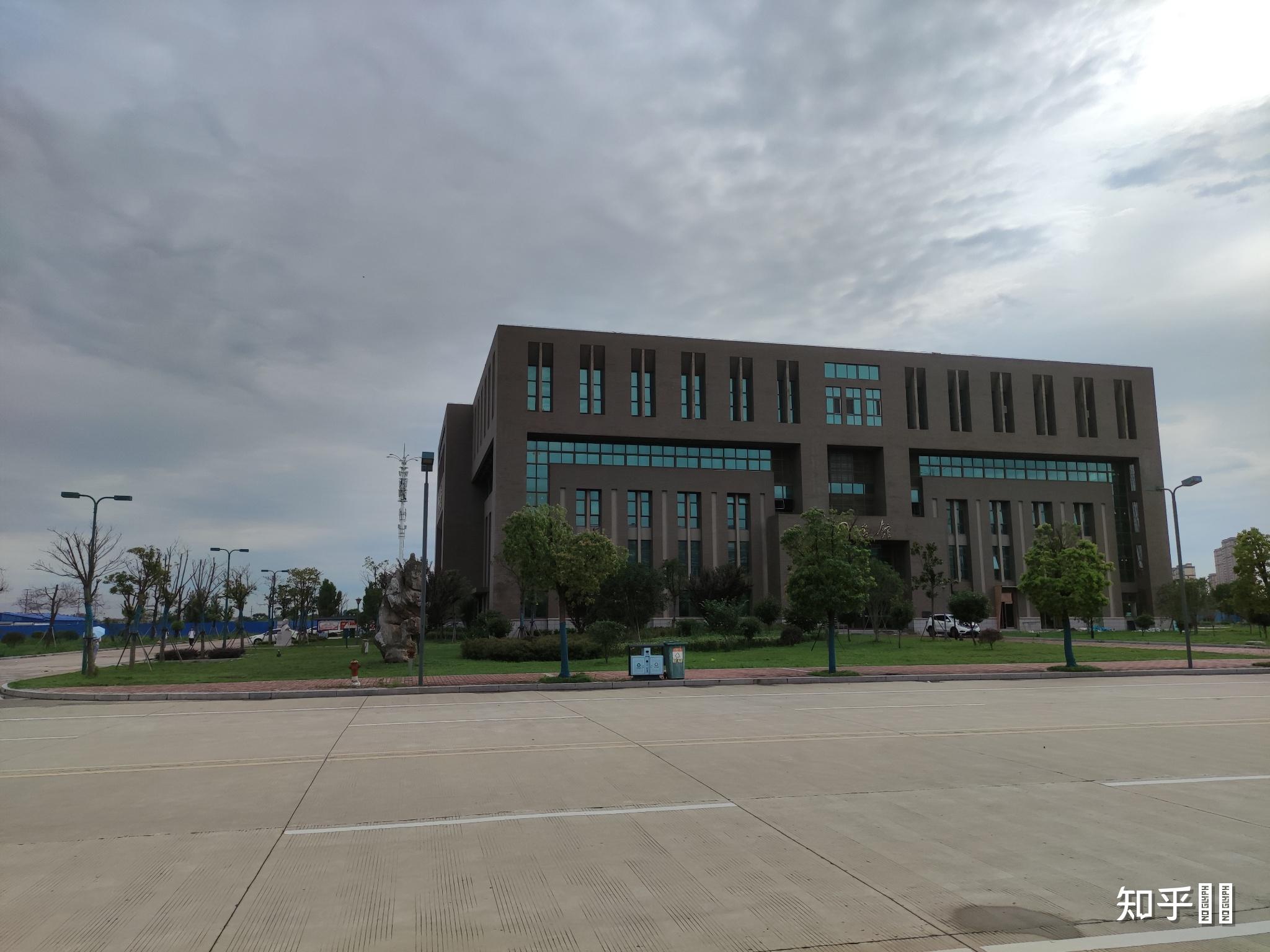 在蚌埠工商学院(安徽财经大学商学院)就读如何? - 知乎