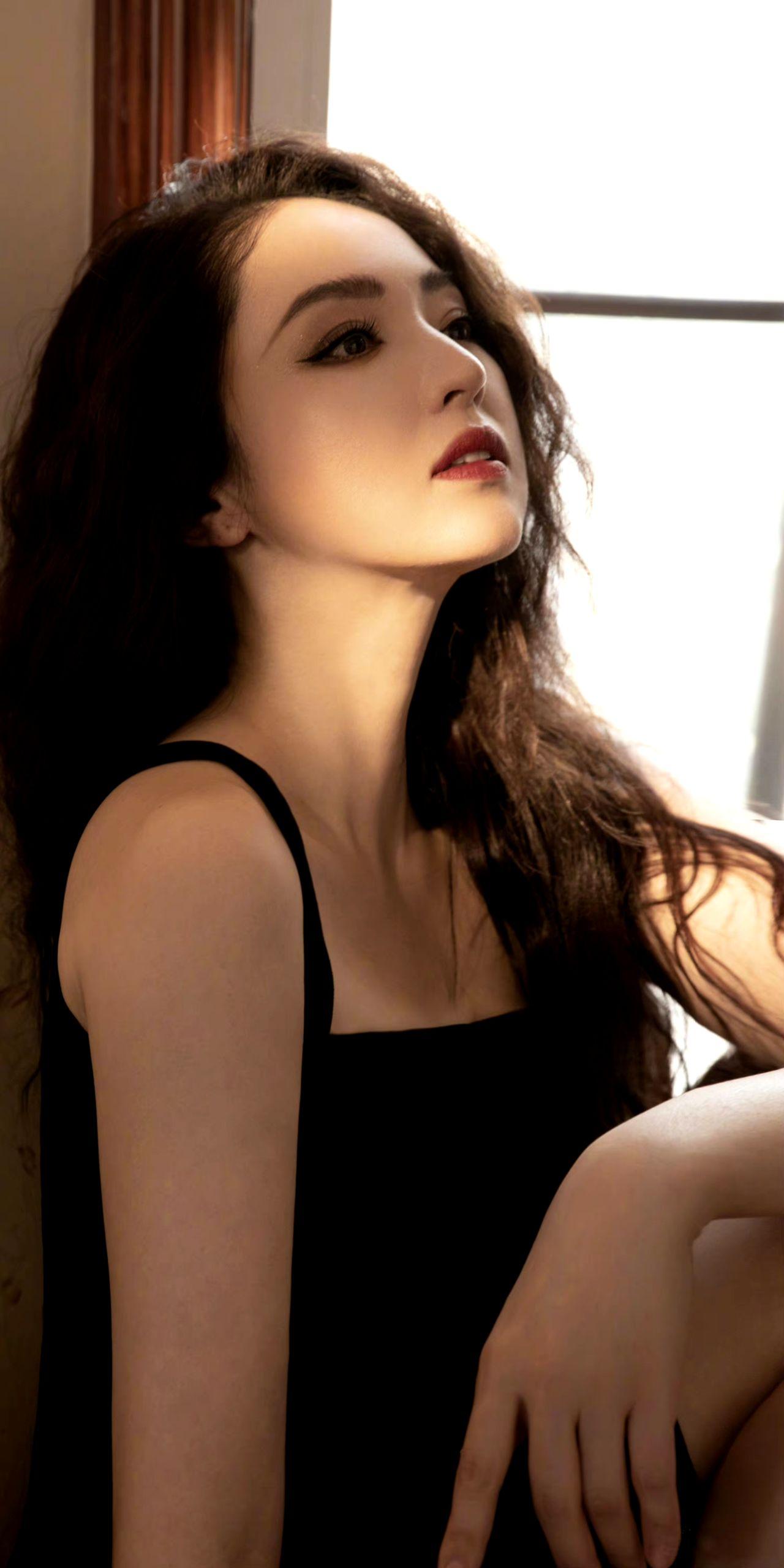 如何评价女星董璇的颜值?