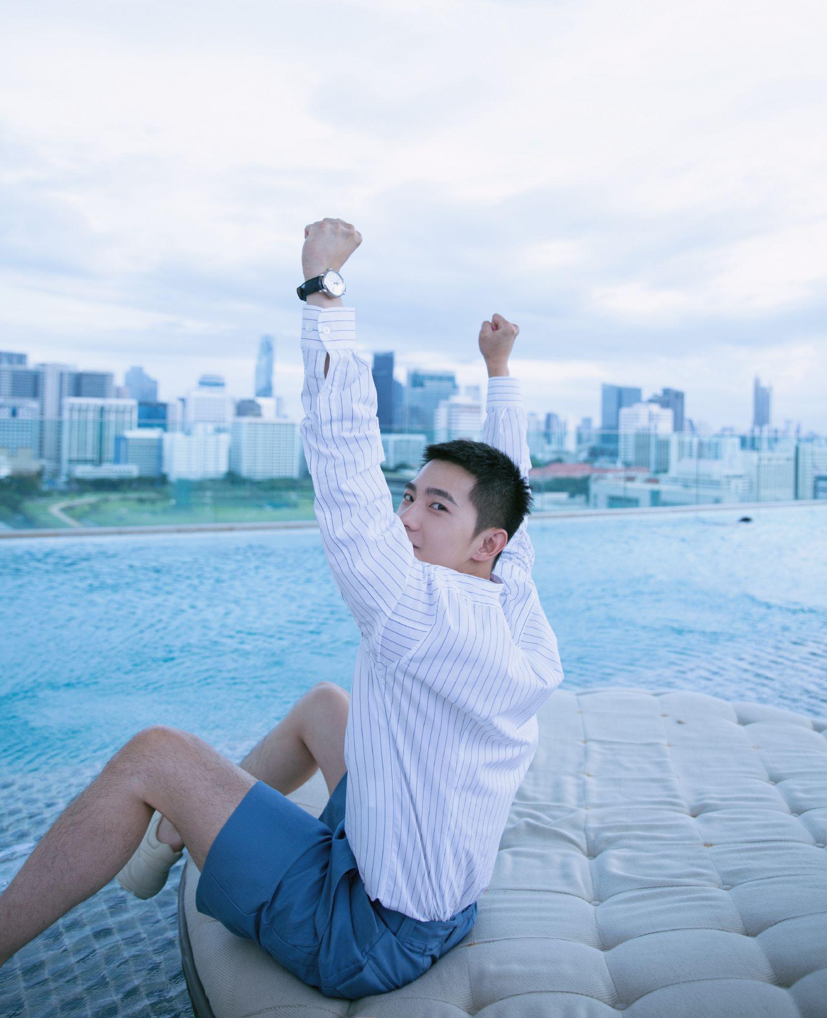 有没有杨洋穿短裤的照片啊哈哈哈哈哈哈?