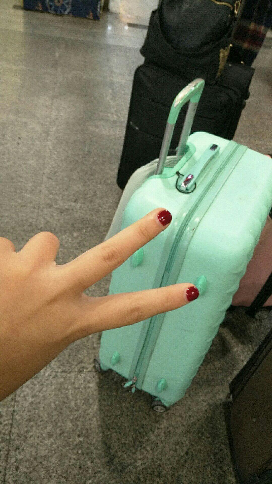 一个女孩子坐火车一个人回家,如何处理22寸的行李箱? - 知乎