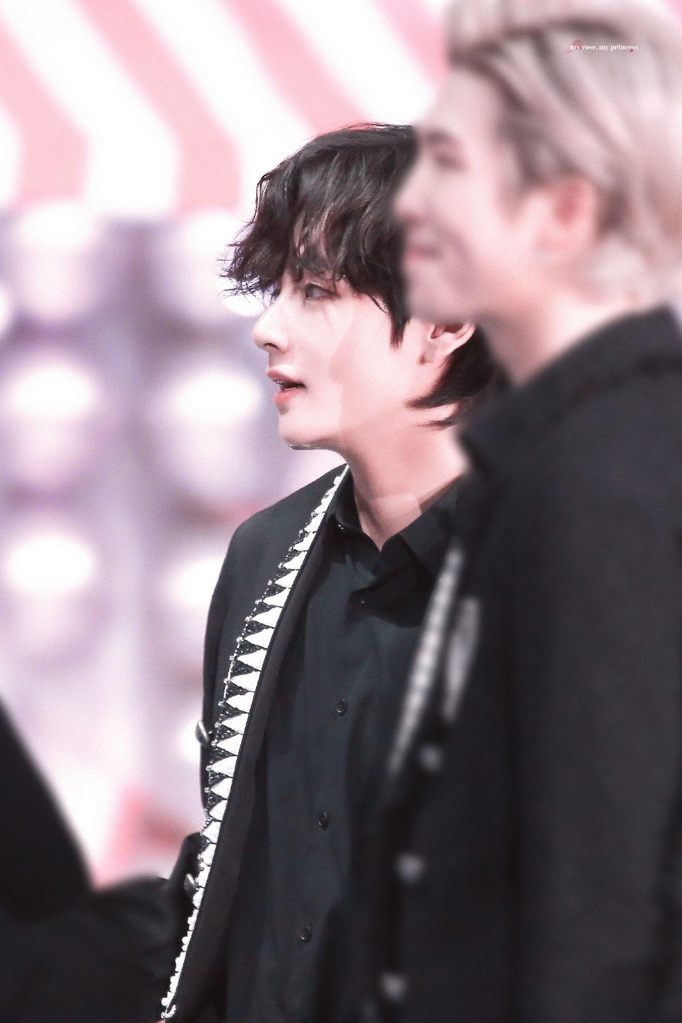 如何评价金泰亨2020年格莱美的造型