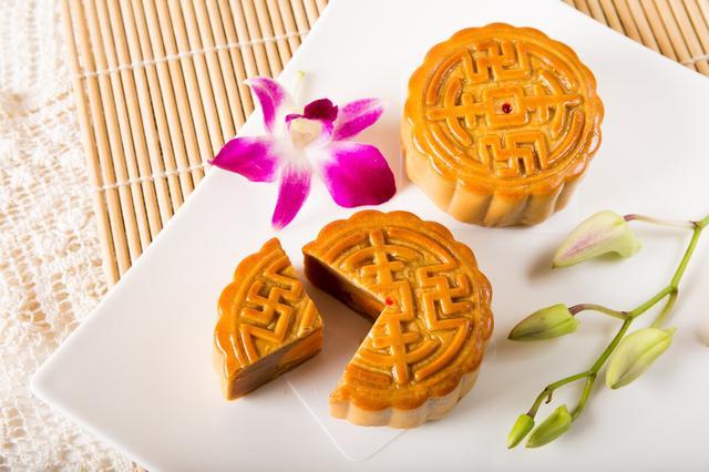 月饼”是“mooncake”，那“蛋黄、莲蓉、五仁”该怎么表达呢？ - 知乎