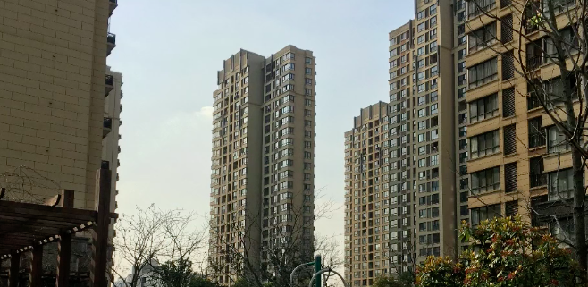 中外环间，闵行梅陇 | 城开珑庭，双二梯队 | 起拍75折 - 知乎