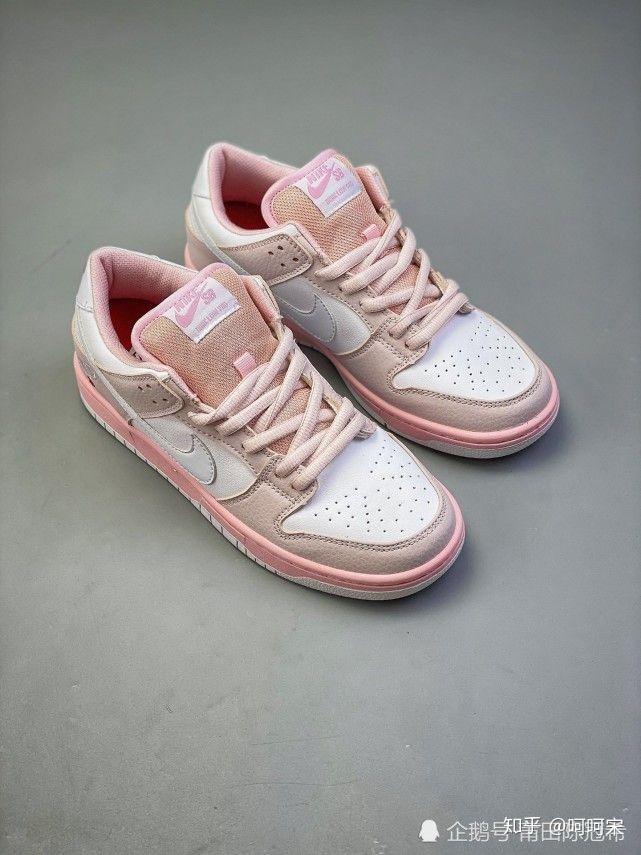 dunksb粉鸽子是什么时候发售的