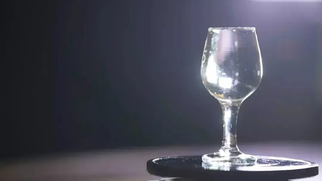 茅台镇酱香酒为什么香味那么持久可以做到空杯留香呢