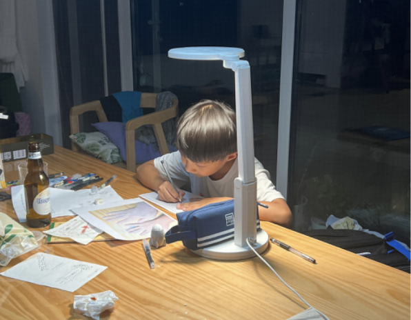 孩子学习，你会陪他熬夜吗？