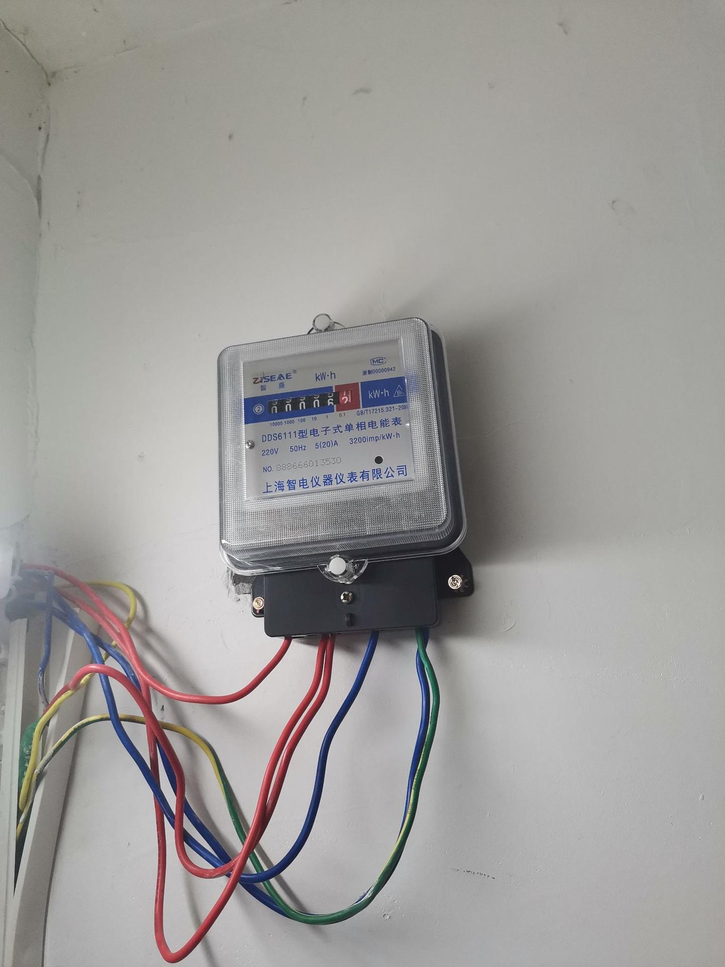 单间房间的电表下是连几根线，怀疑电表接的线有问题，帮我看看我这电表有没什么问题？ - 艺孑电力pasili 的回答-