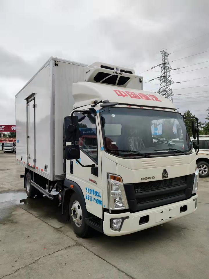 42米重汽轻卡悍将平板高栏箱货冷藏