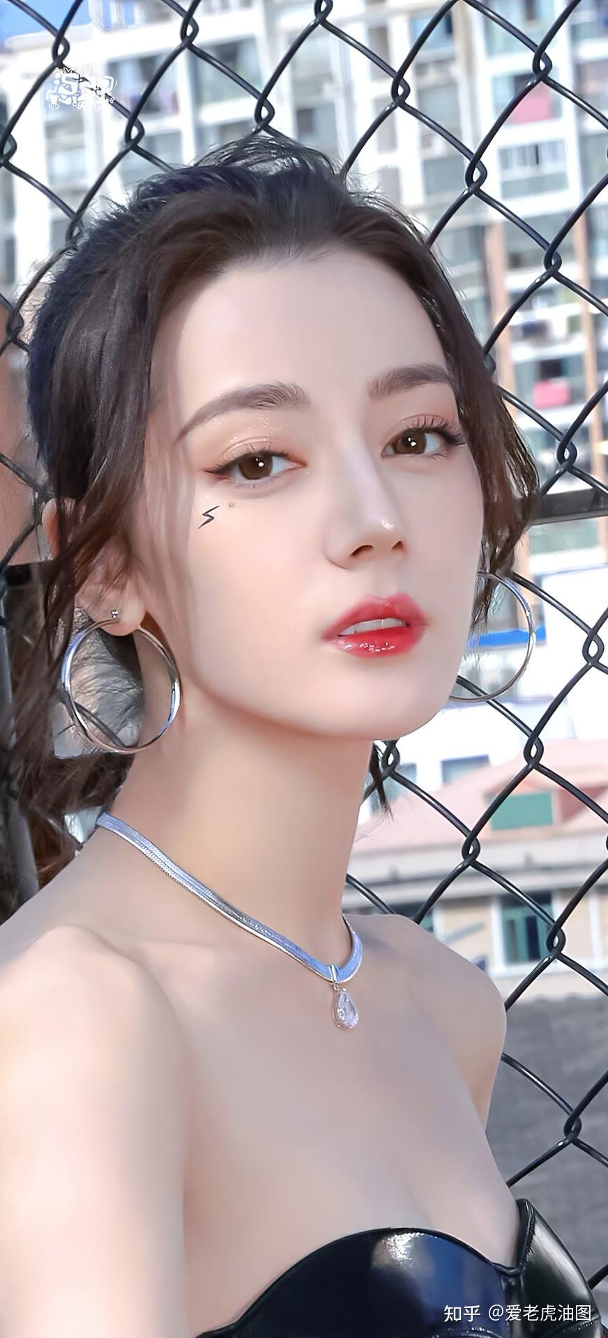 迪丽热巴对着镜头拍都完美无瑕，真是人间仙女！ 知乎 
