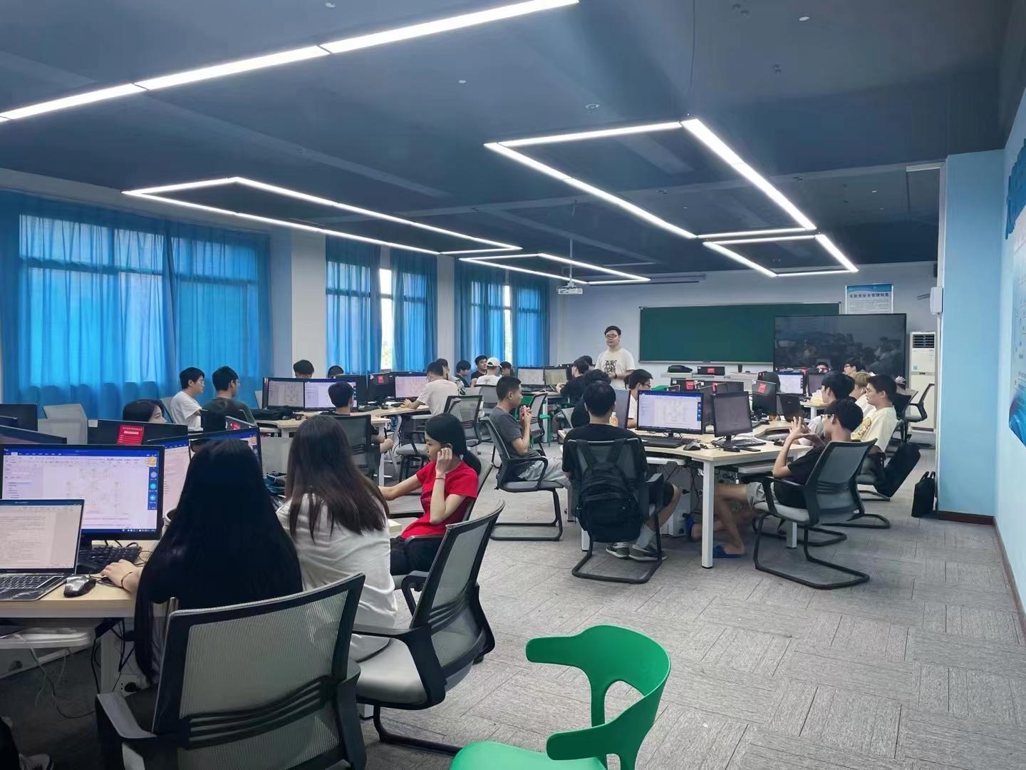 源码时代作为一家拥有12年办学历史,国内第一梯队的it培训机构,在武汉