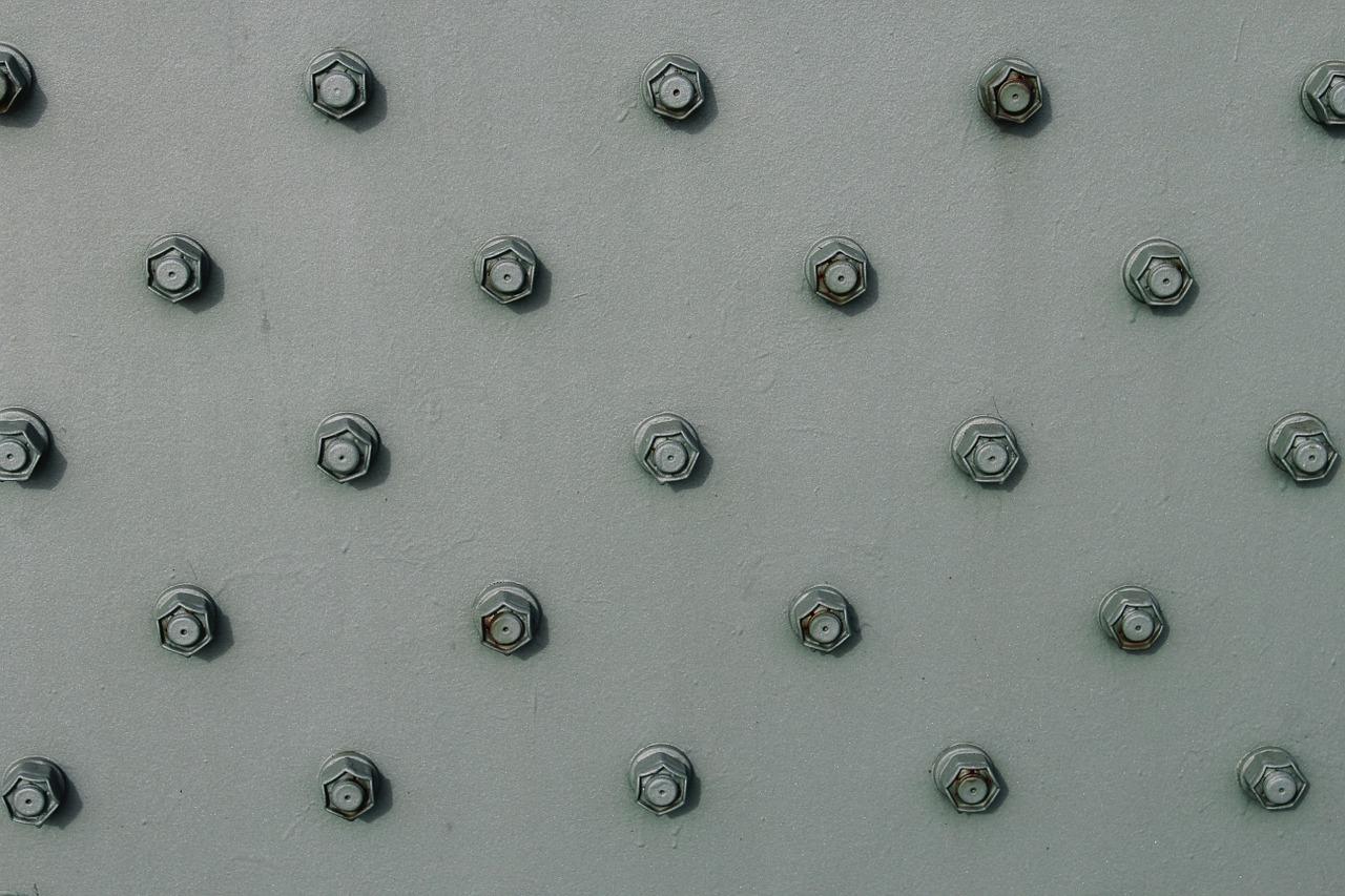 3. 膨胀螺丝适用性