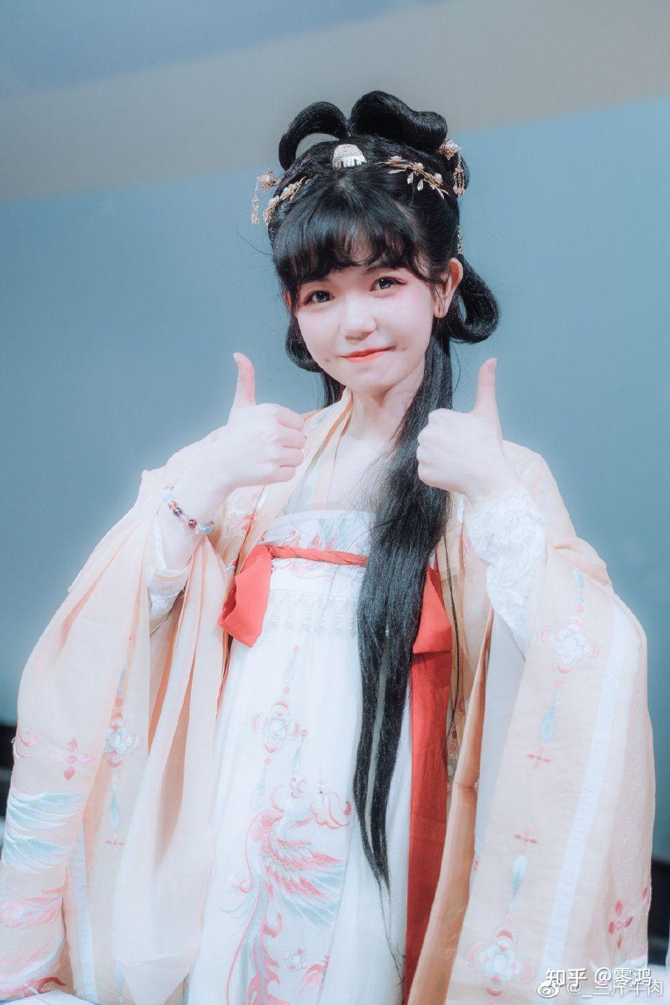 封茗囧菌的线下和微博的照片差别大码吗各位线下见过的可以说一下嘛