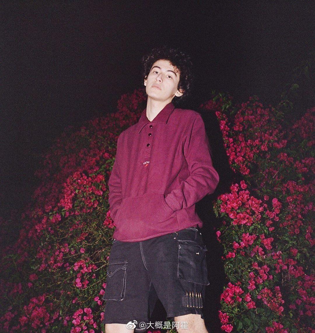 有没有歌手suburban的照片