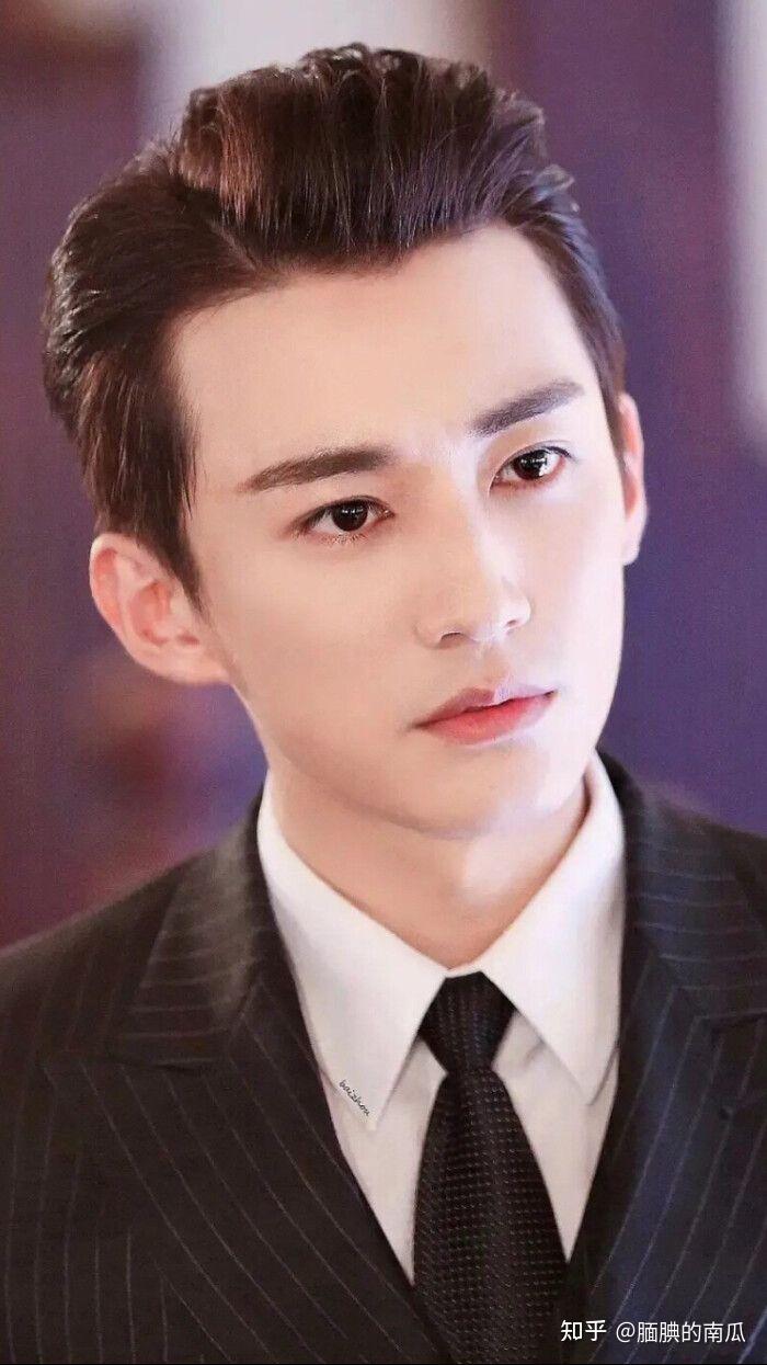 你们见过最好看的男生眉眼长什么样