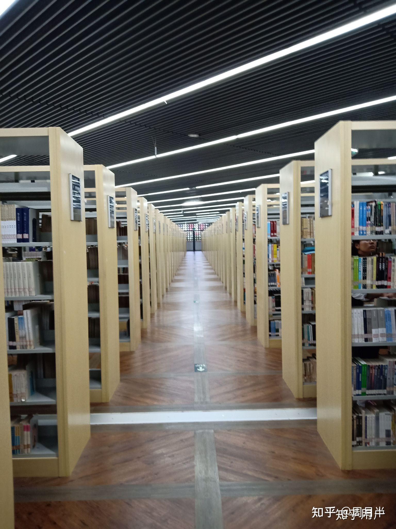 云南师范大学的图书馆或教室环境如何是否适合上自习