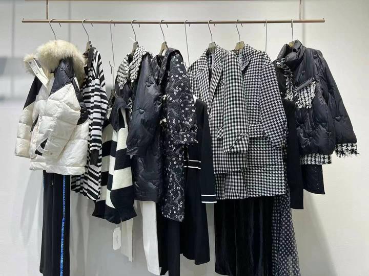 探寻品牌折扣女装尾货：实体店和直播拿货的问题所在 - 知乎