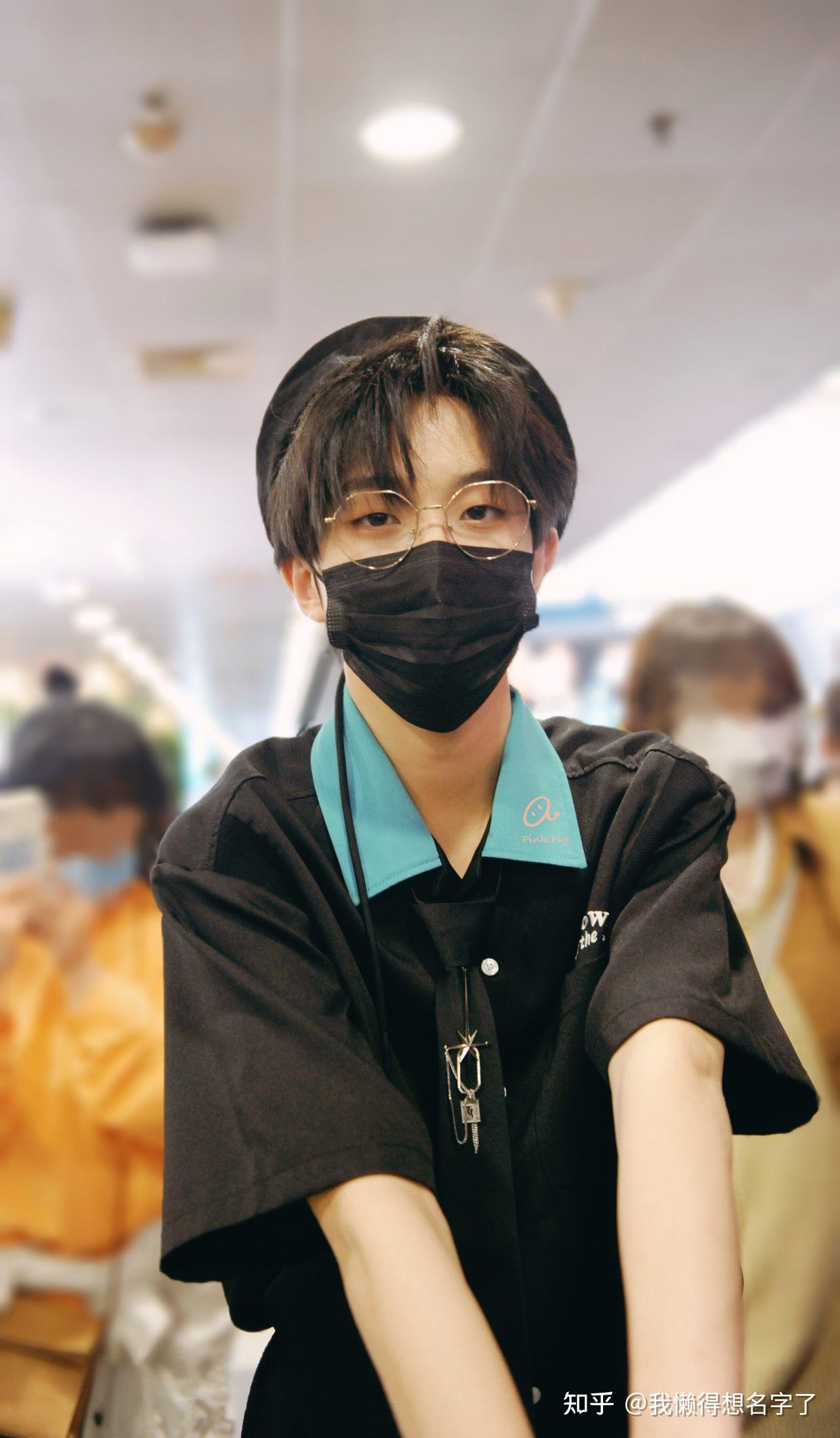 创4里面唱歌很好听的vocal张星特以前是个什么样的人,有没有黑料,可以