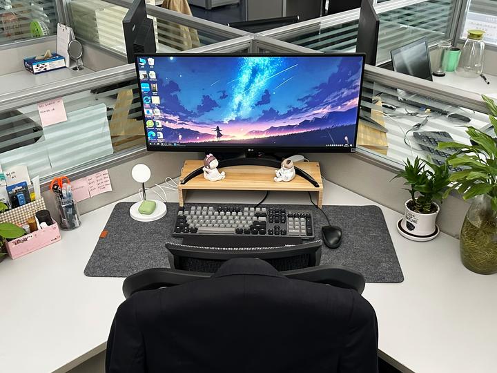 有什么高效+实用+温馨的办公桌面好物清单推荐？ - 知乎