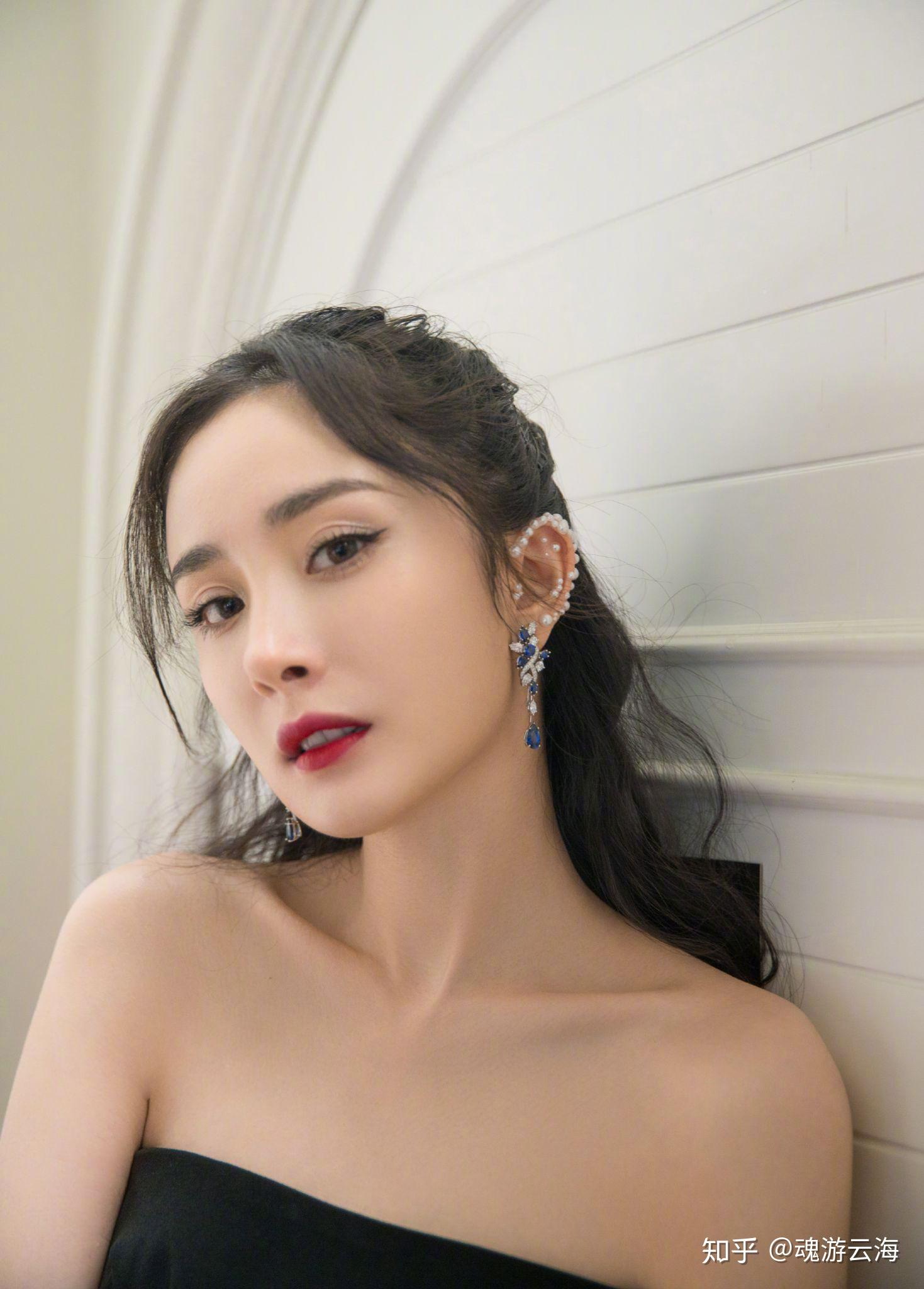 杨幂有哪些值得保存的出圈神图? - 知乎