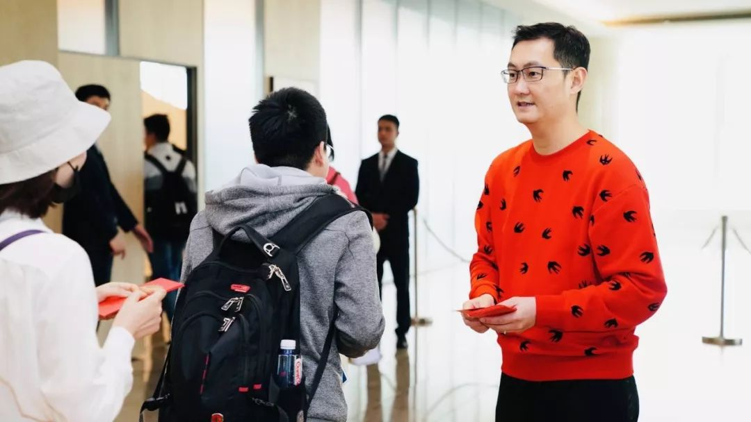 腾讯推出员工退休福利包括定制纪念品长期服务感谢金退休荣誉金互联网