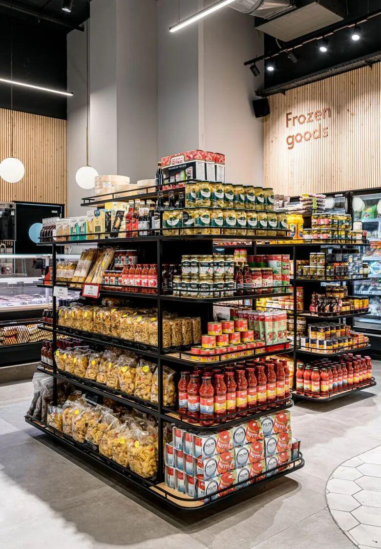 便利店设计案例:一家色彩丰富的便利店