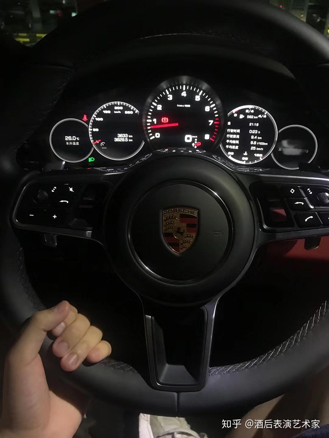 20多岁开卡宴路虎还是x6