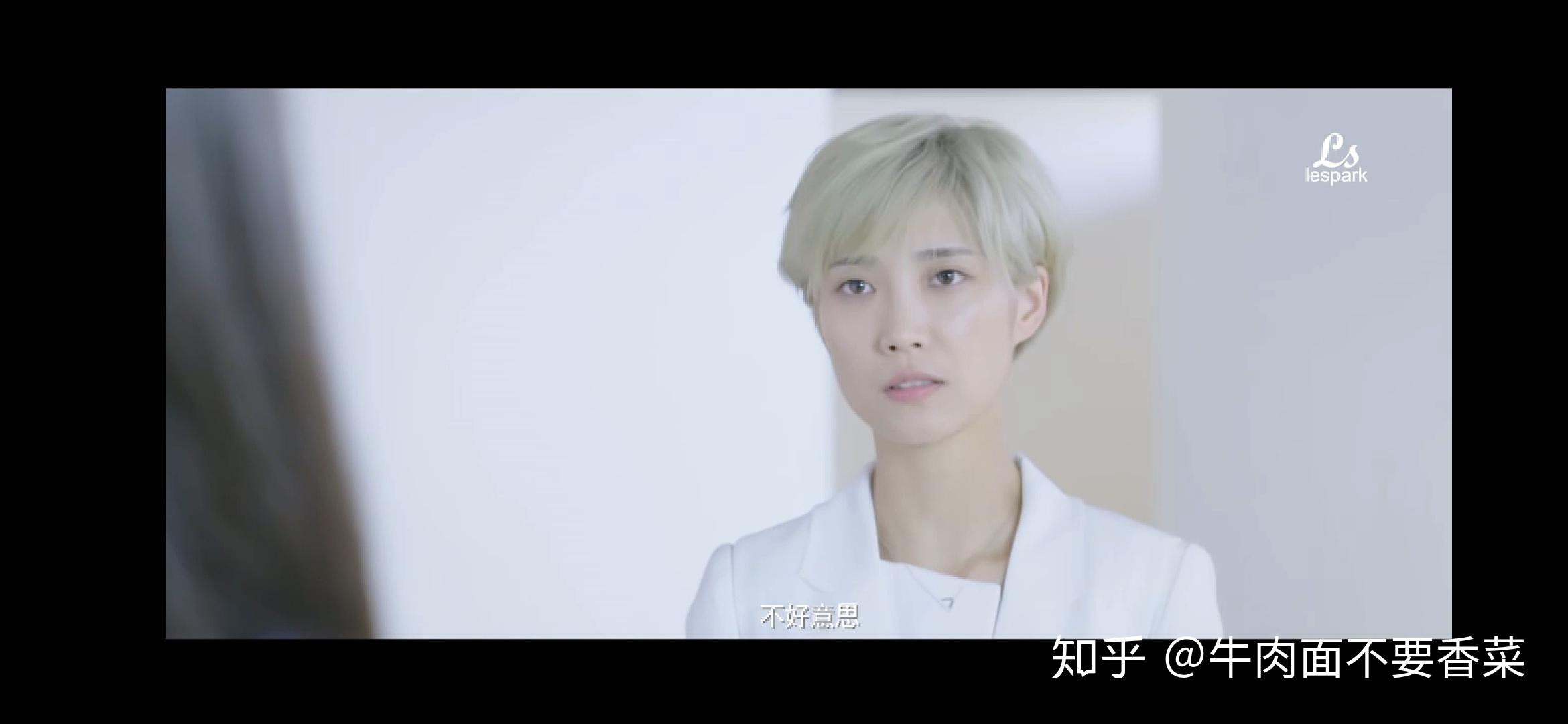 如何评价苏诗丁这种长相的女生