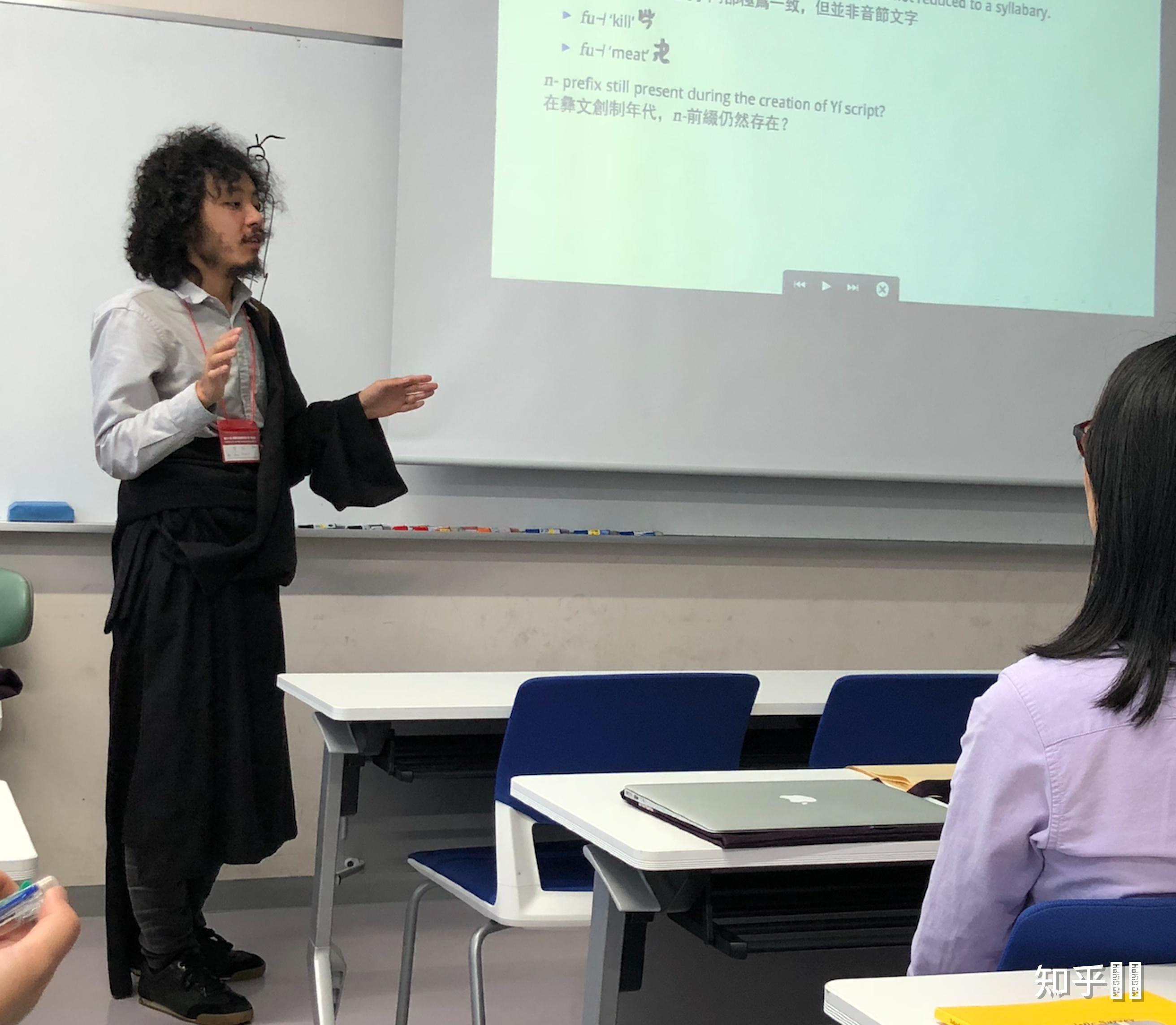参加学术报告会该穿什么样服装