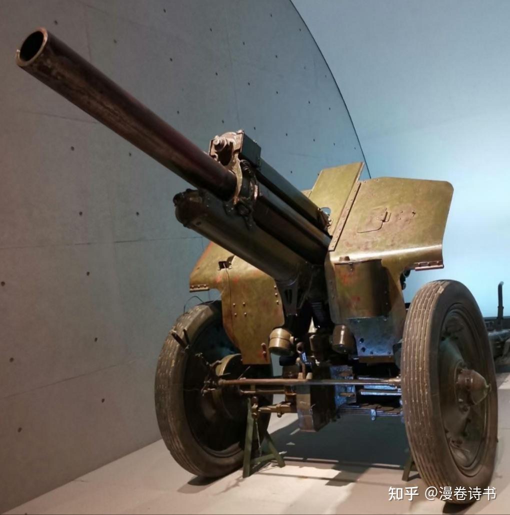 美国m2/101式105毫米榴弹炮和苏联m-30式122毫米榴弹炮,哪个性价比更