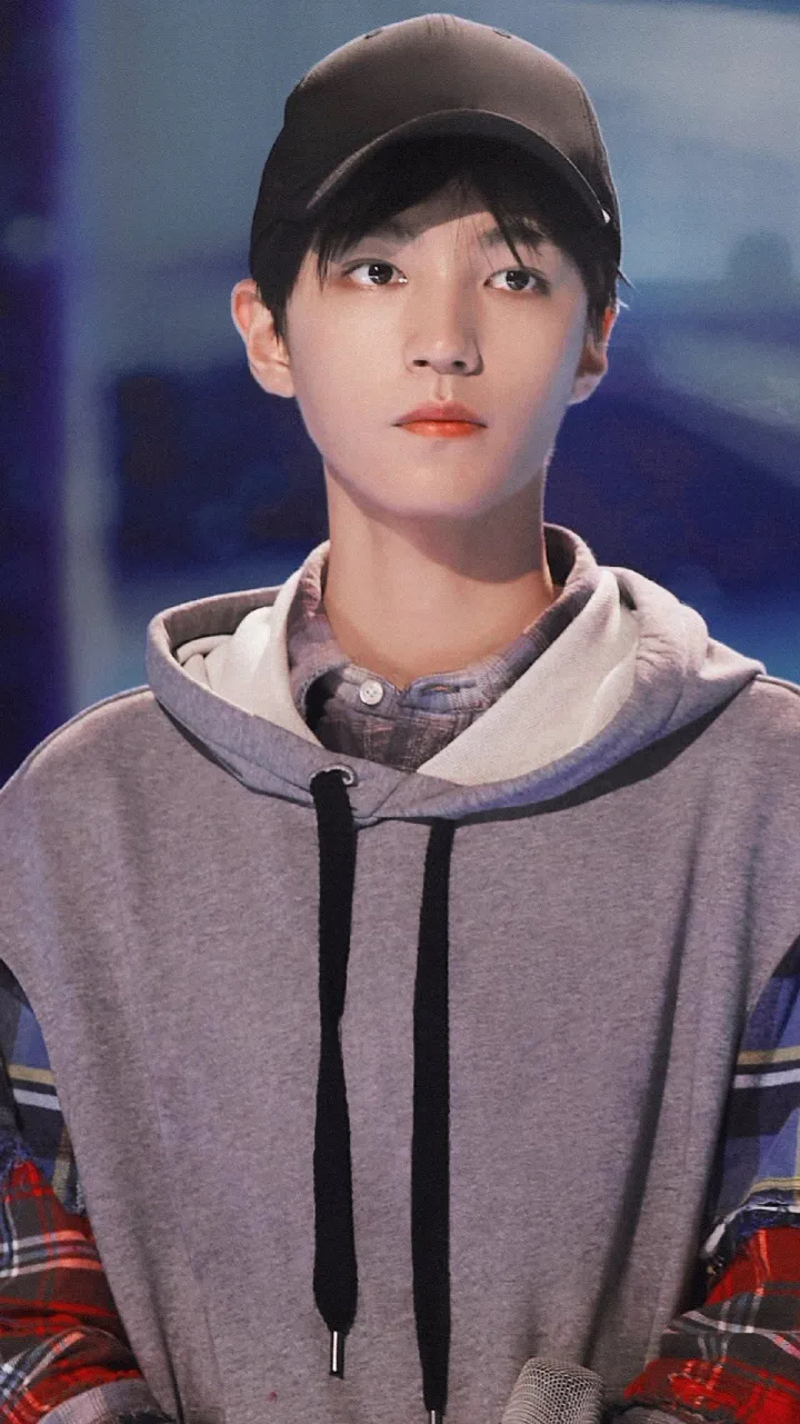 求一求王俊凯的神图(氛围感)? - 知乎