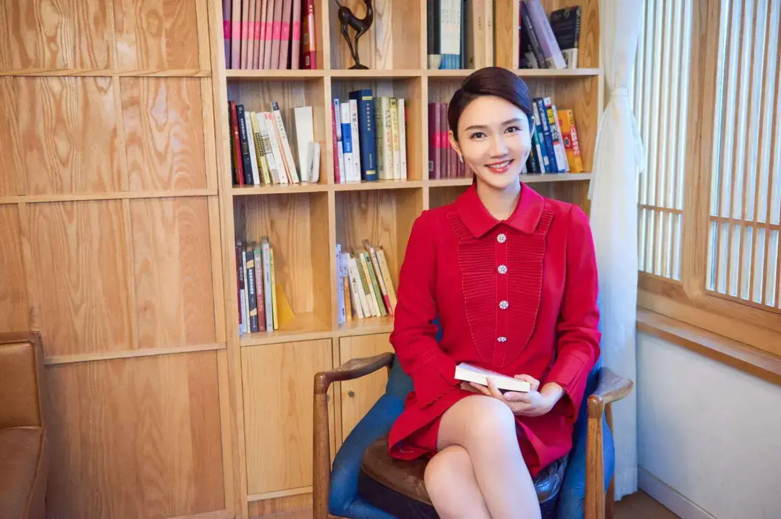 如何评价主持人龙洋