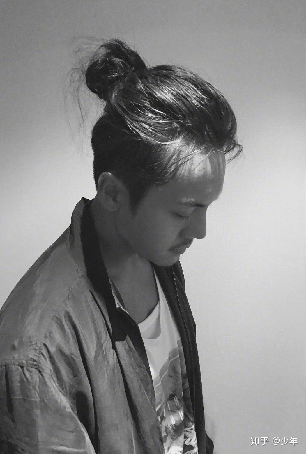 男生留长发怎么打理过渡期的发型? - 知乎