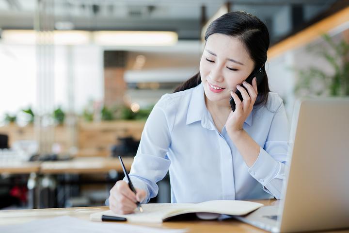 打破沉默的餐盘:当女生主动递出邀约的勇气与智慧 - 知乎