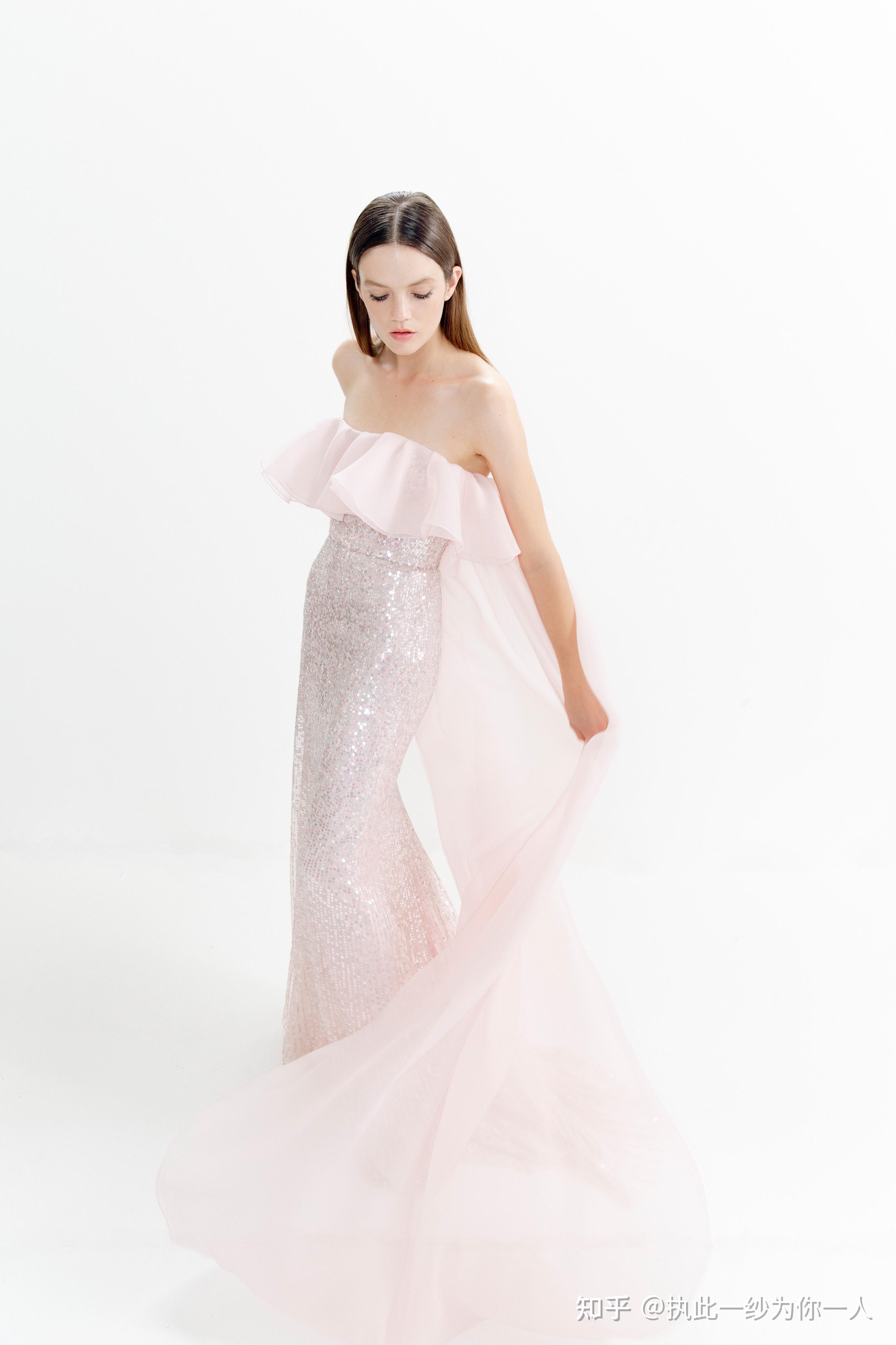 适合表演乐器的好看的礼服