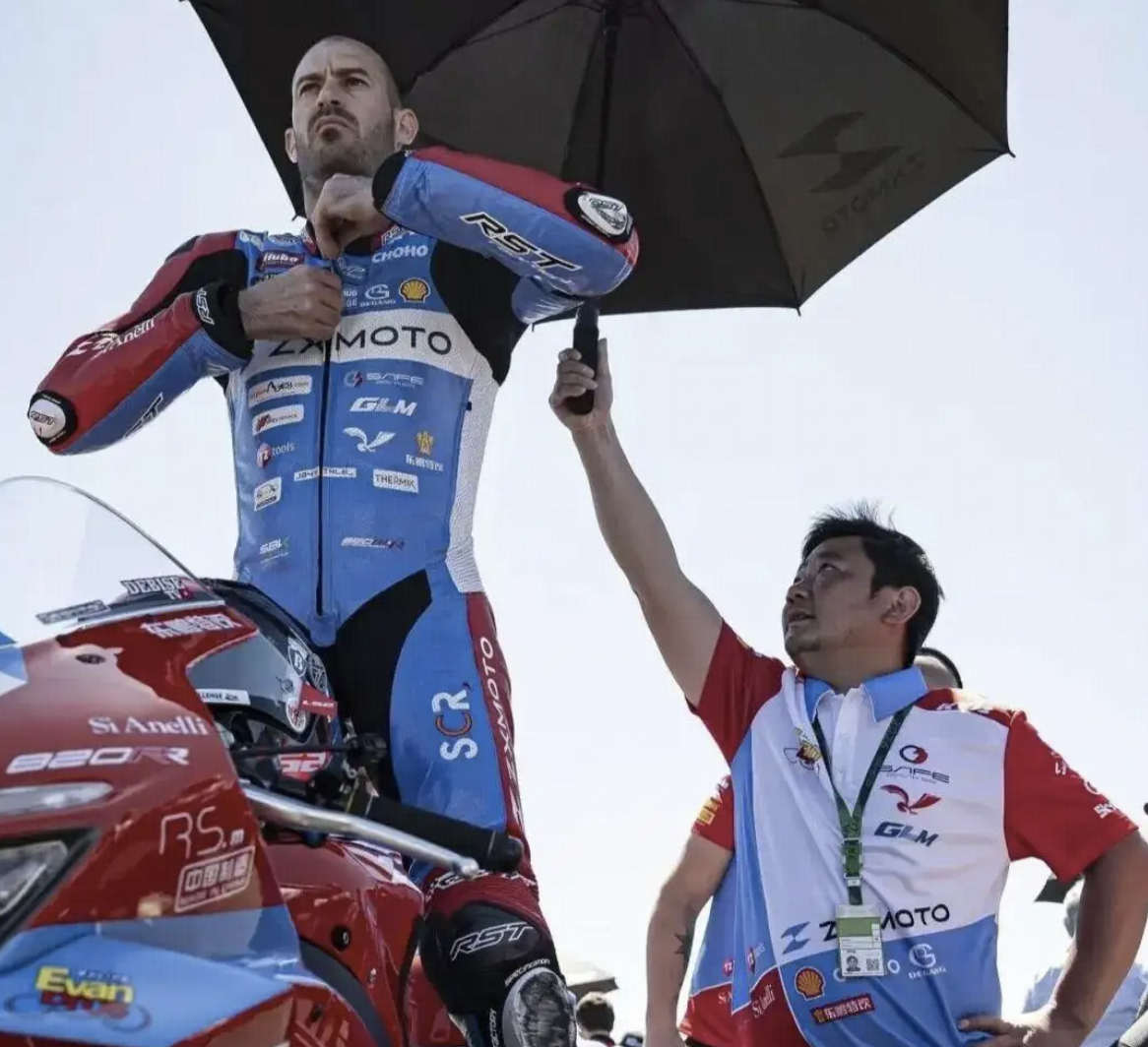 骑张雪机车夺冠的34岁老将瓦伦丁，曾被视为已完全告别主流摩托赛事，这是一个怎样的故事？为何他们能合作？