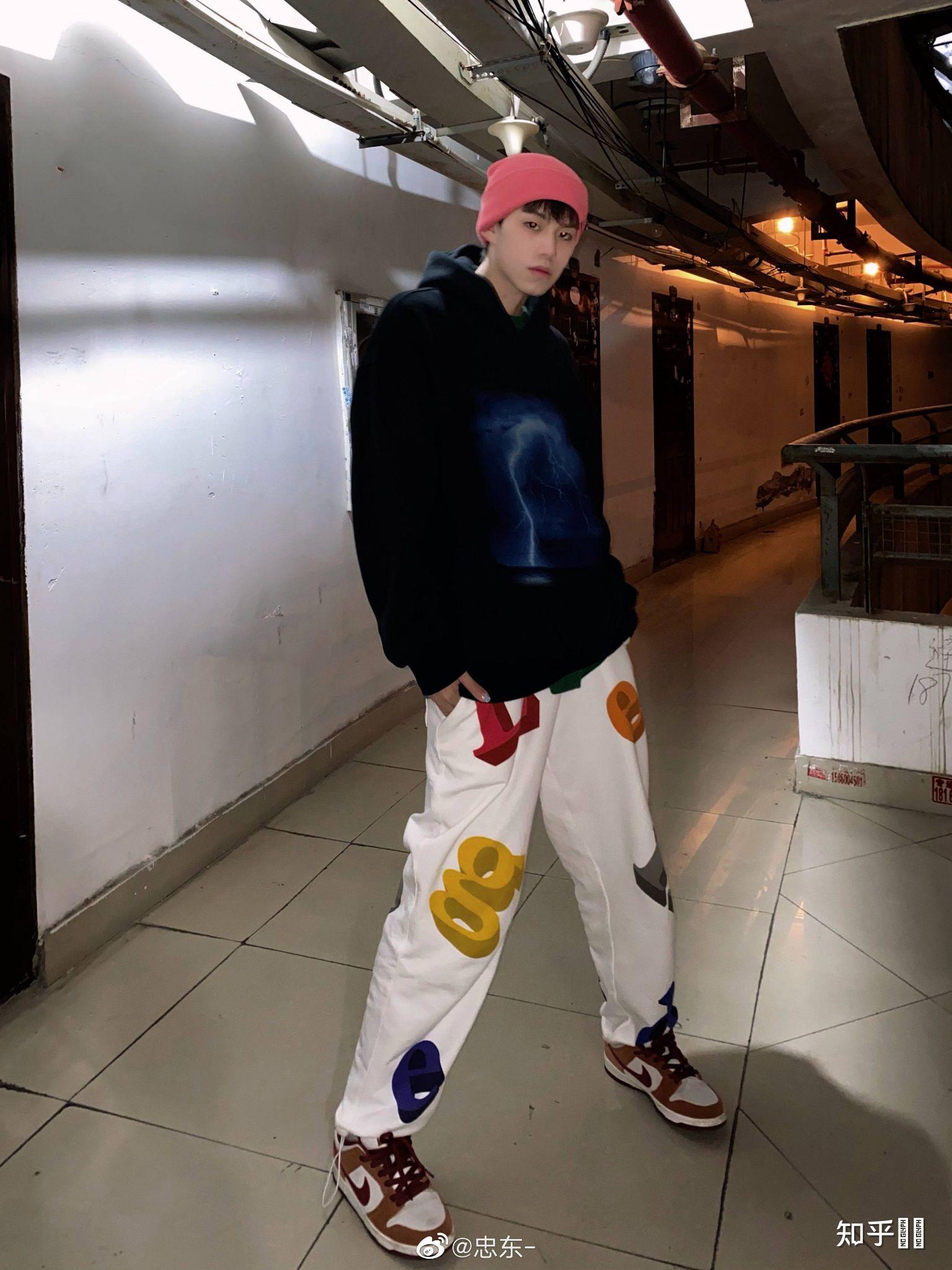 怎么看待姜峰居然是1?这就是传说中的女装攻吗? - 知乎